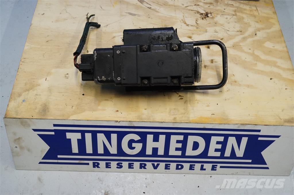 CASE 7130 電子設備