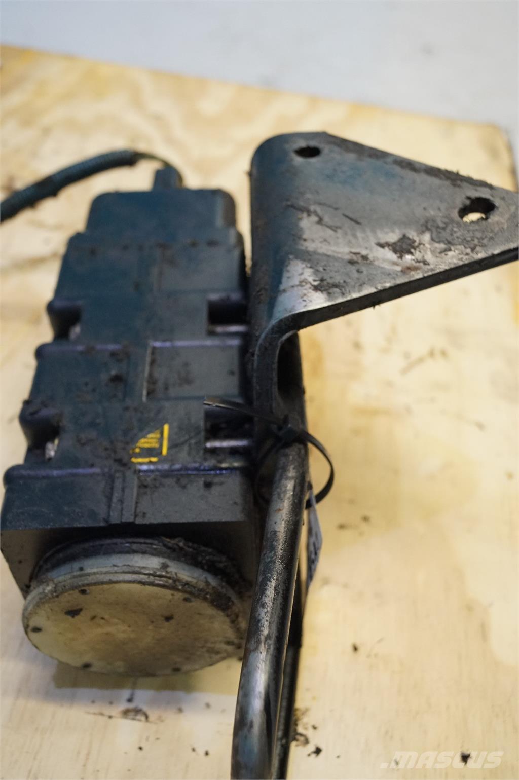 CASE 7130 電子設備