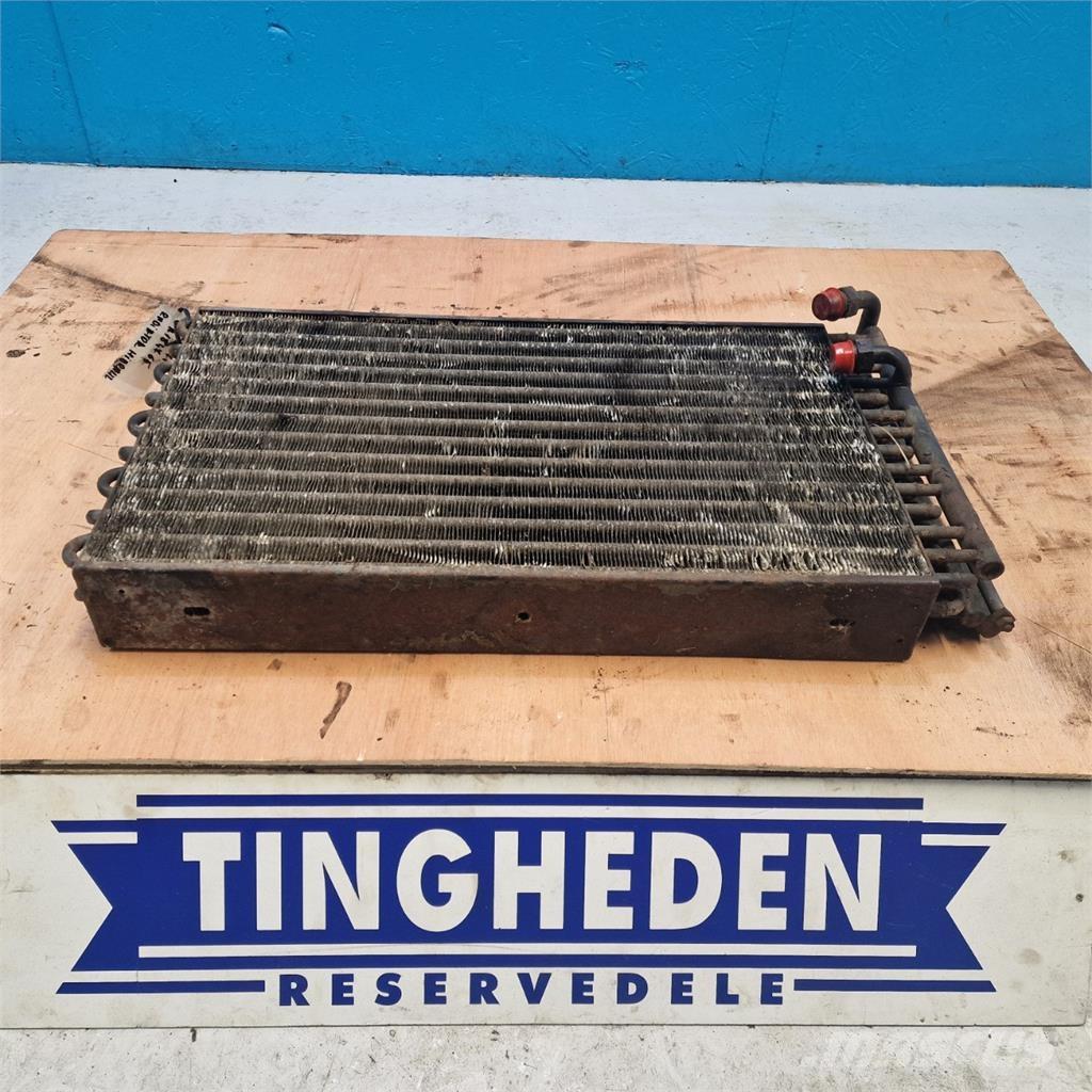 CASE 7130 散熱器/水箱