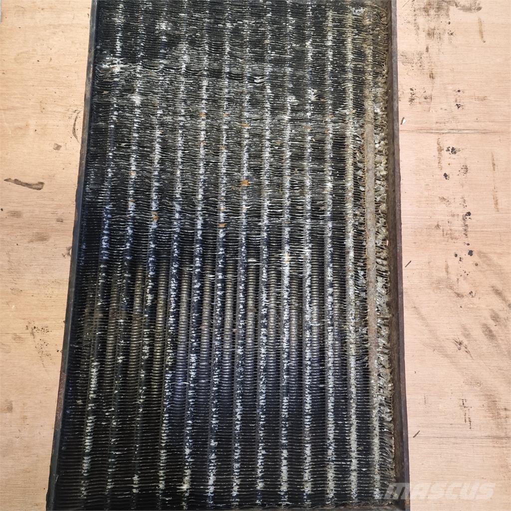 CASE 7130 散熱器/水箱