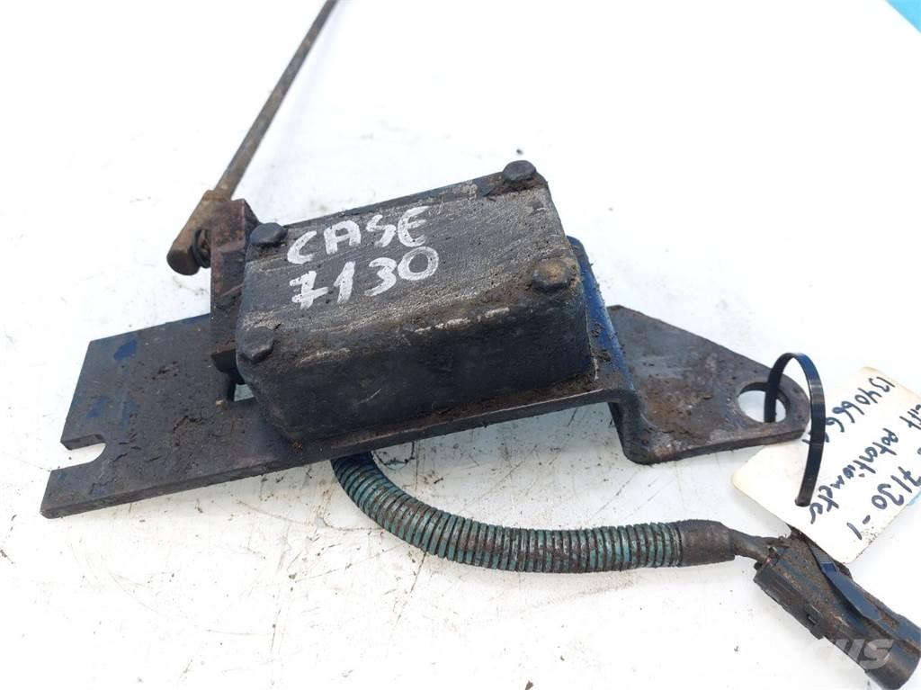 CASE 7130 電子設備