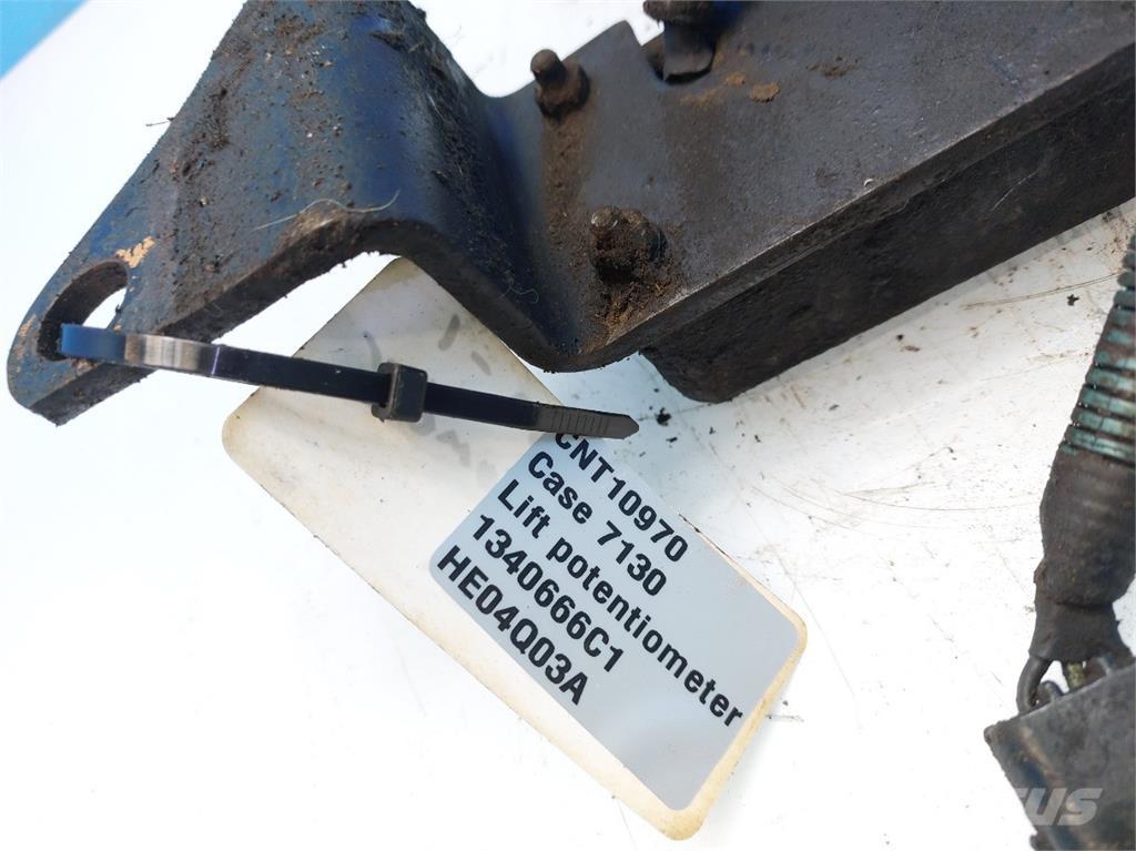 CASE 7130 電子設備