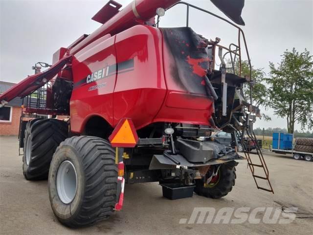 CASE 8010 聯合收穫機