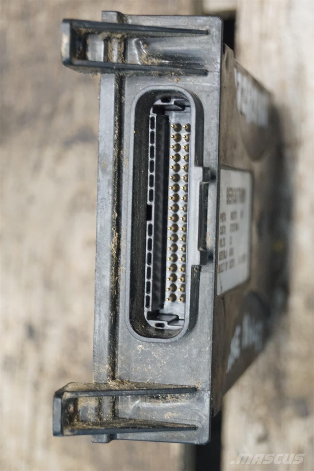 CASE 8010 電子設備