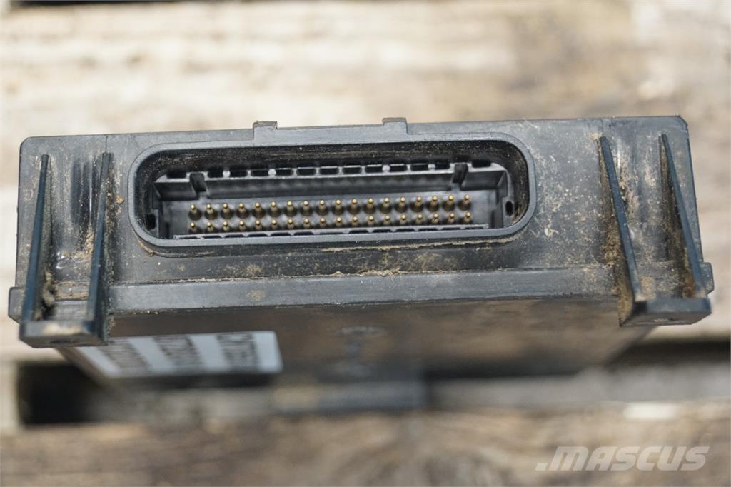 CASE 8010 電子設備