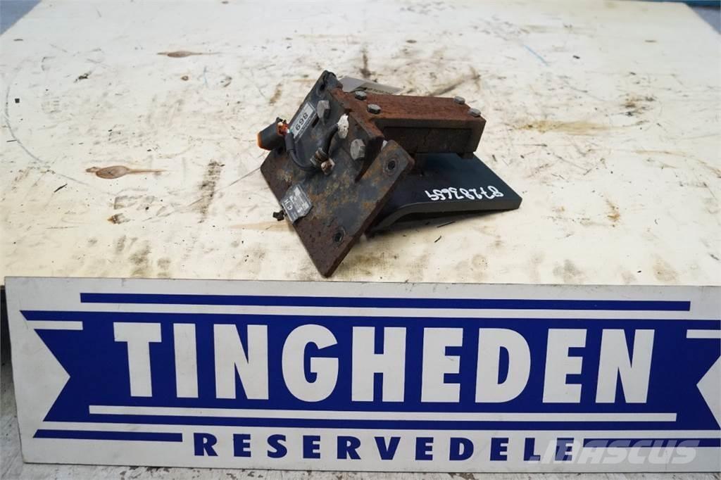 CASE 8010 電子設備