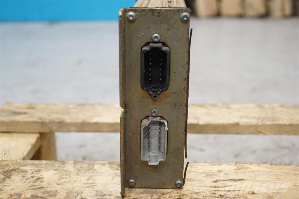 CASE 8010 電子設備