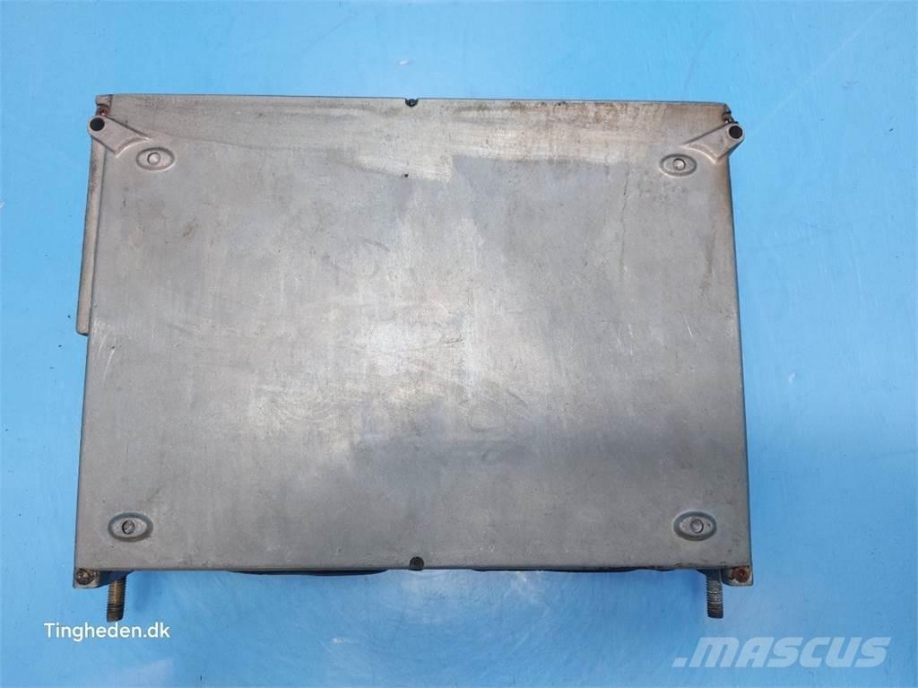 CASE 9120 電子設備