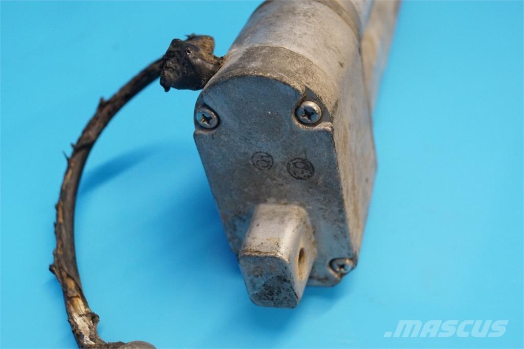 CASE 9230 電子設備