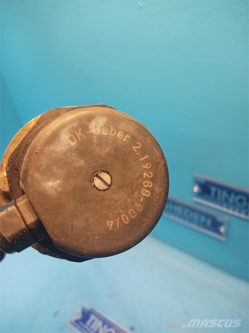 CASE CF80 電子設備