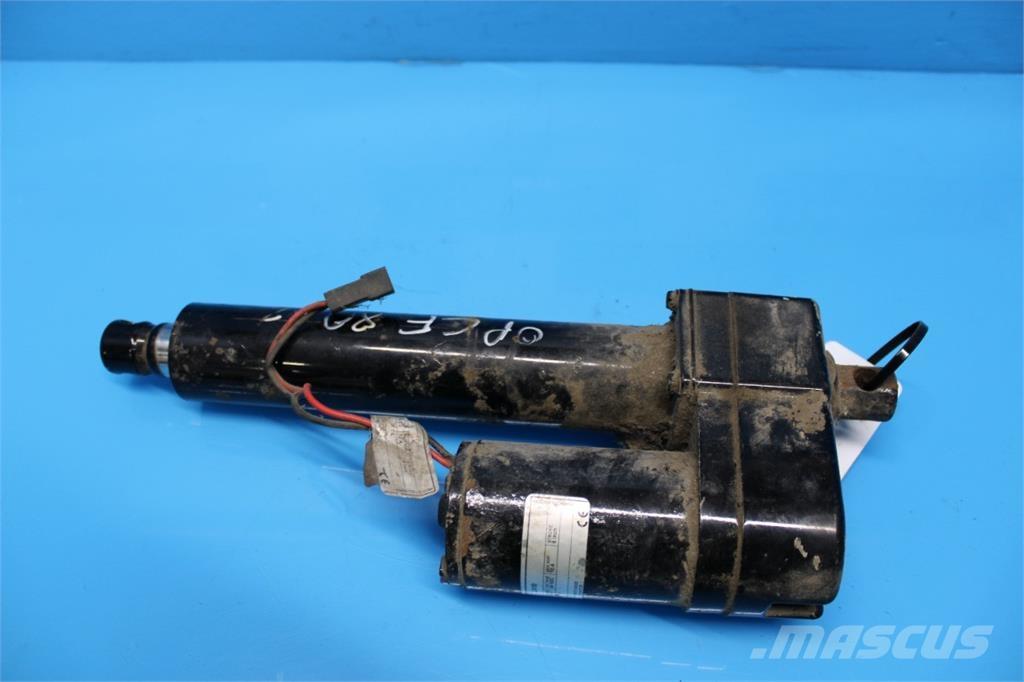 CASE CF80 電子設備