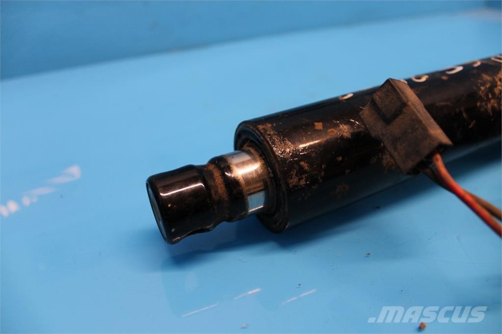 CASE CF80 電子設備