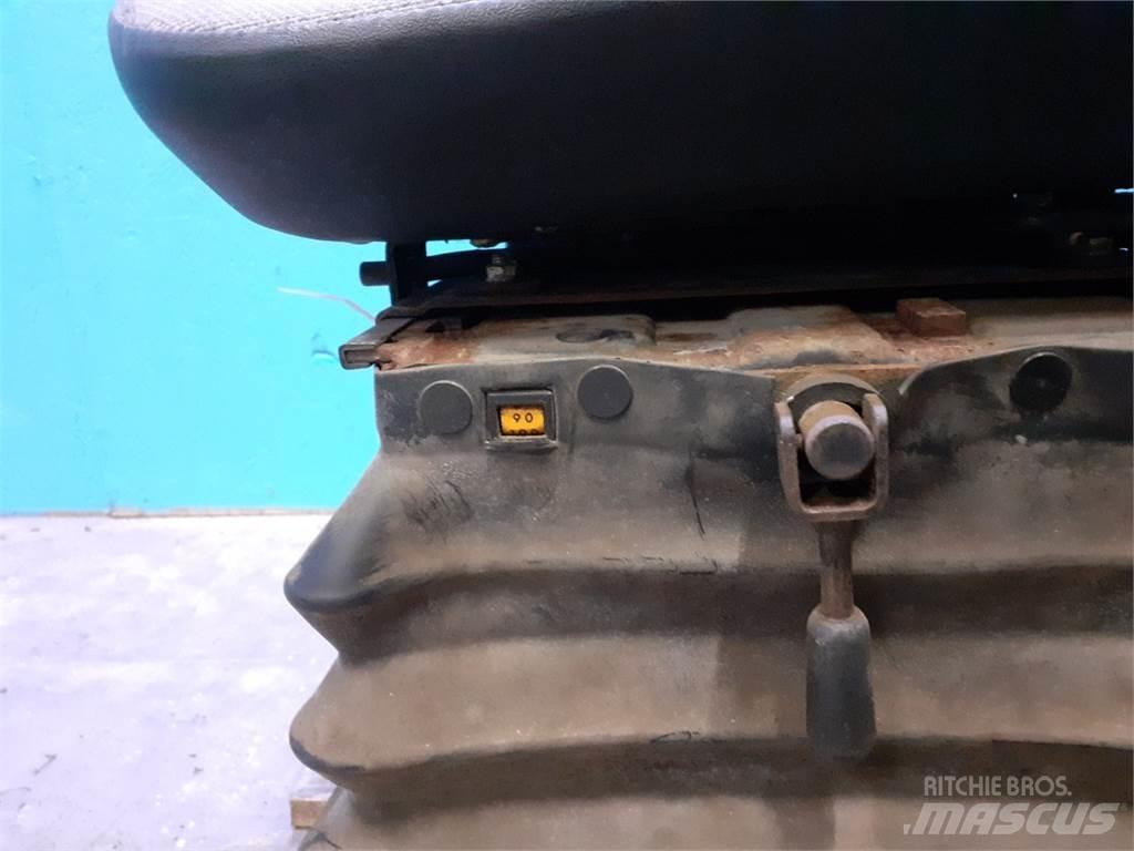 Case IH 1620 駕駛室與內部