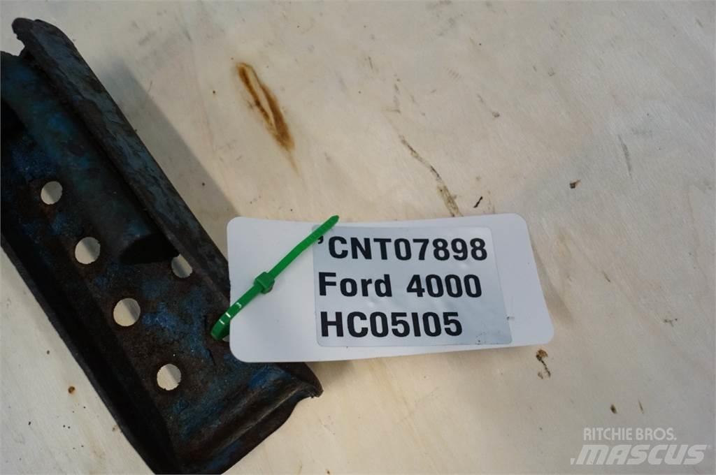 Ford 4000 駕駛室與內部
