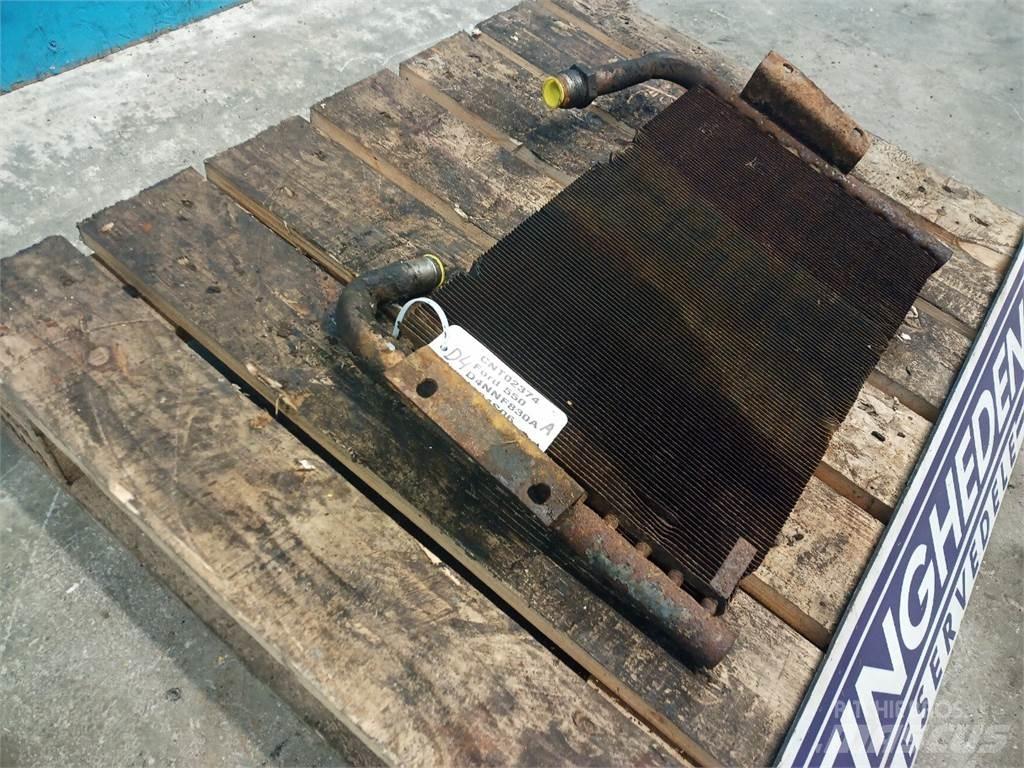 Ford 550 散熱器/水箱