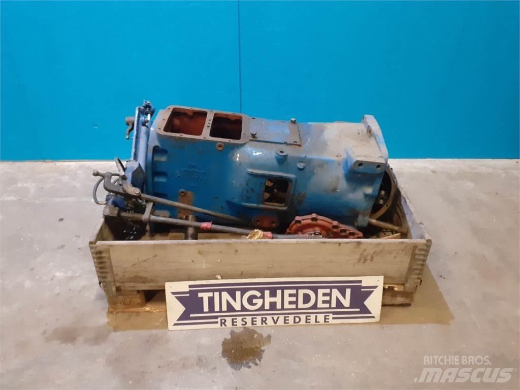 Ford 8210 傳動裝置