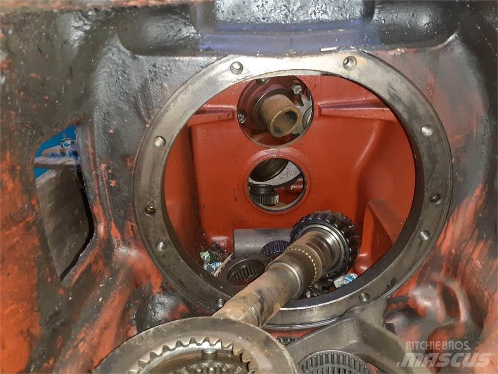 Ford 8210 傳動裝置