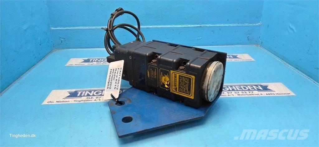 Ford 8210 電子設備