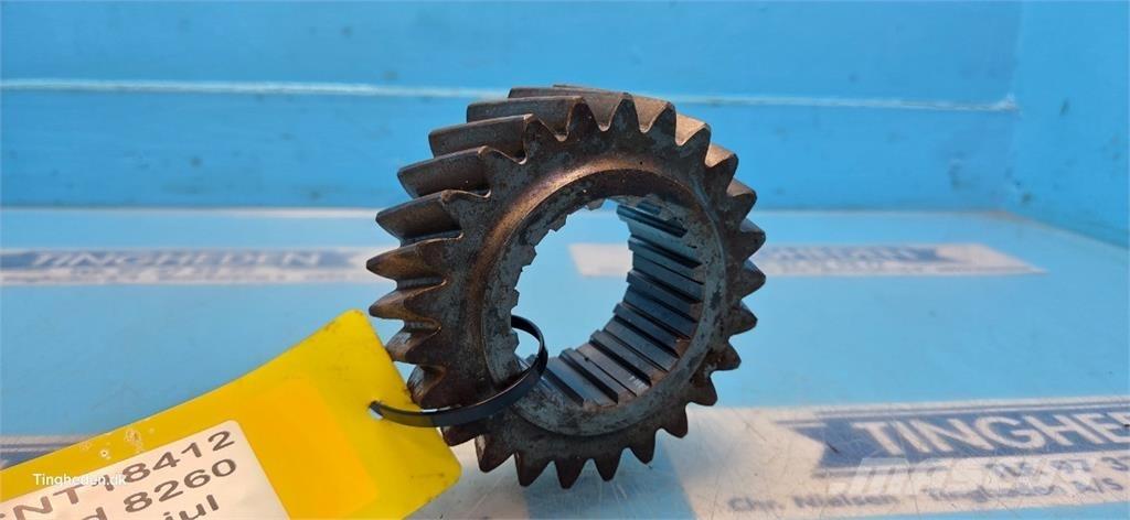 Ford 8260 傳動裝置