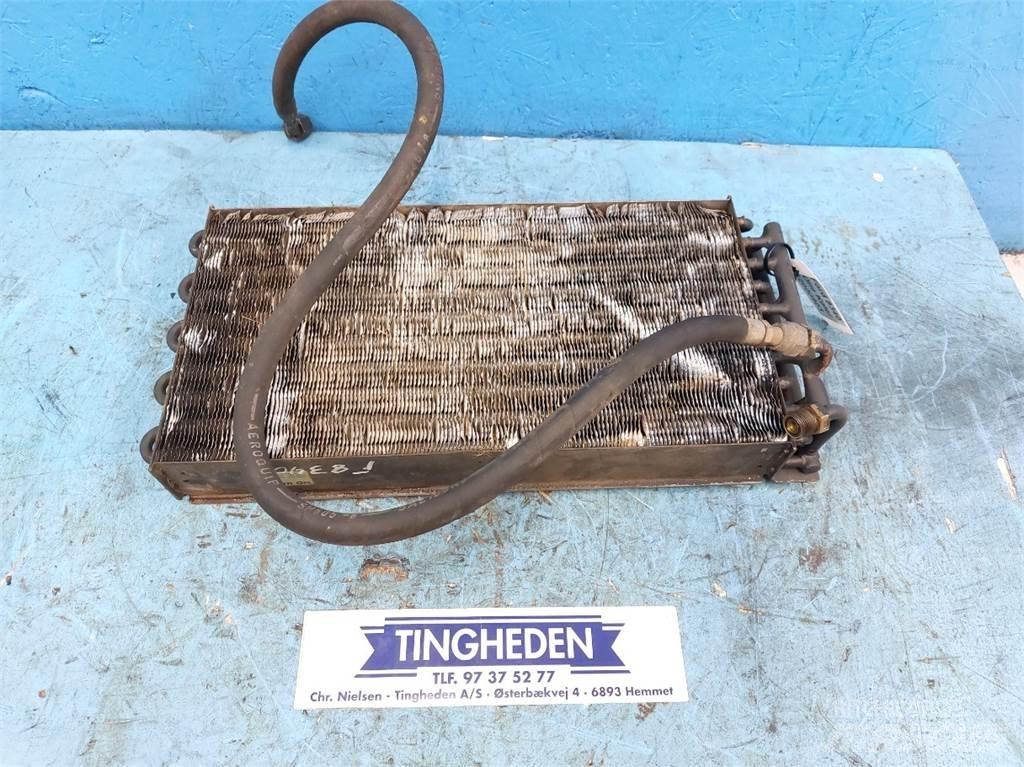 Ford 8340 散熱器/水箱