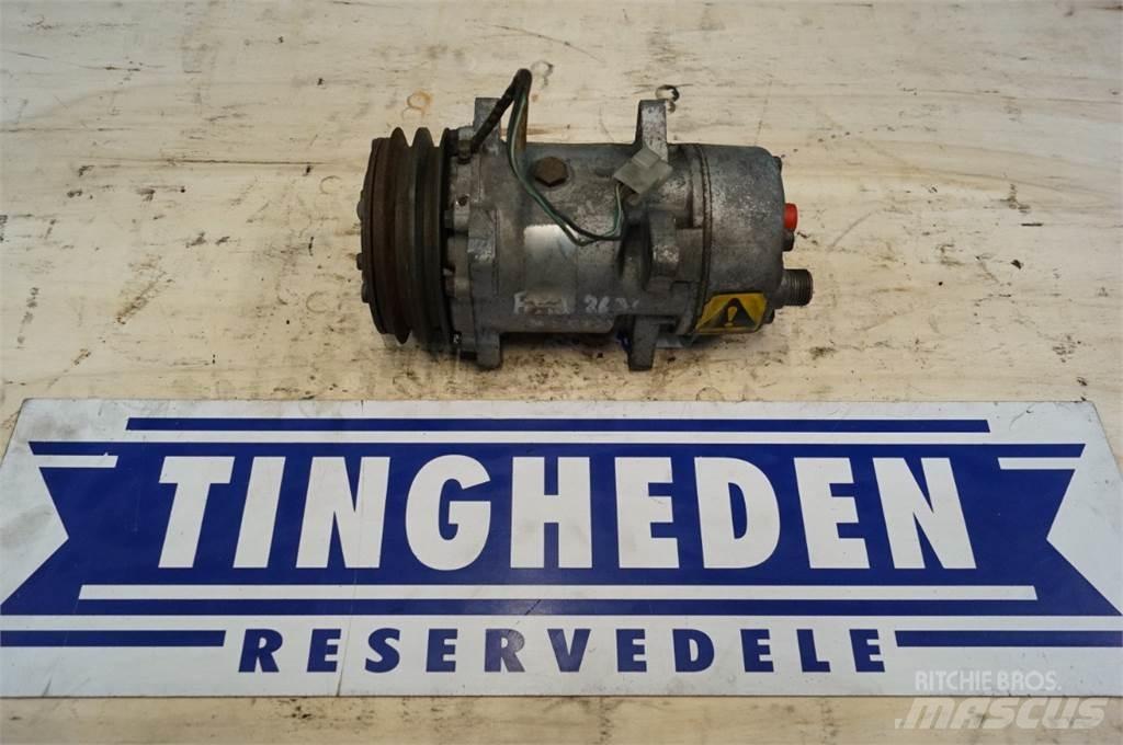 Ford 8630 散熱器/水箱