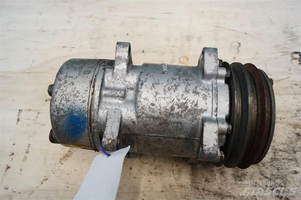 Ford 8630 散熱器/水箱