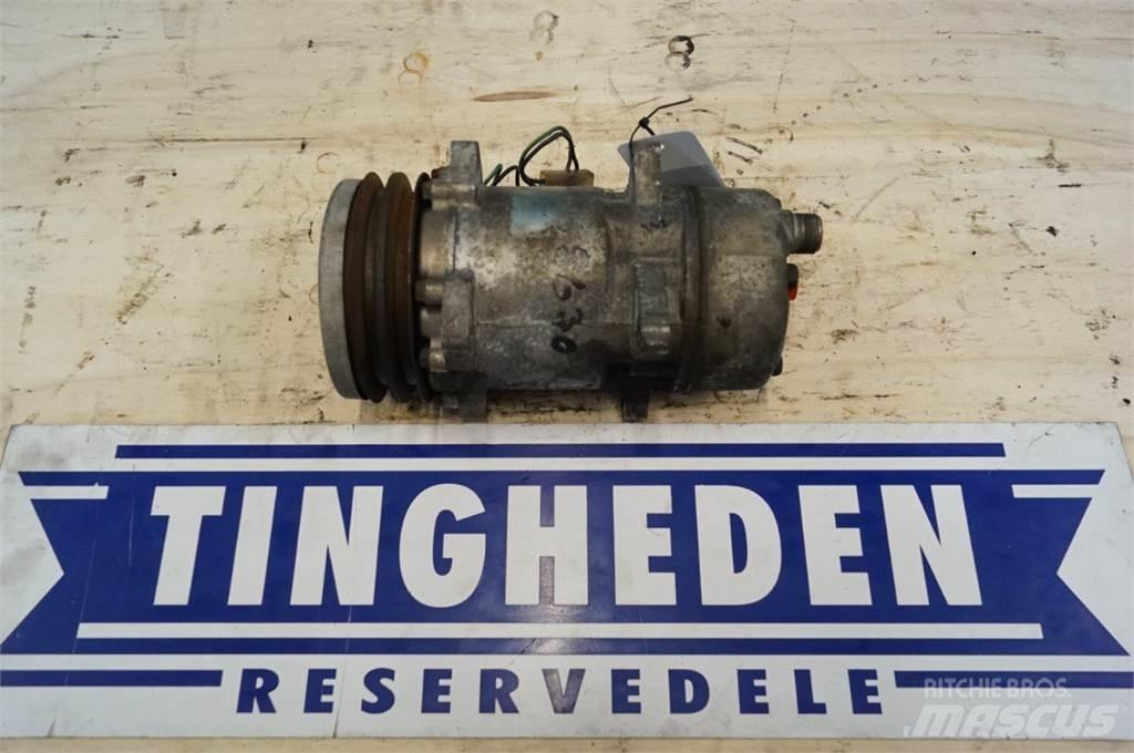 Ford 8630 散熱器/水箱