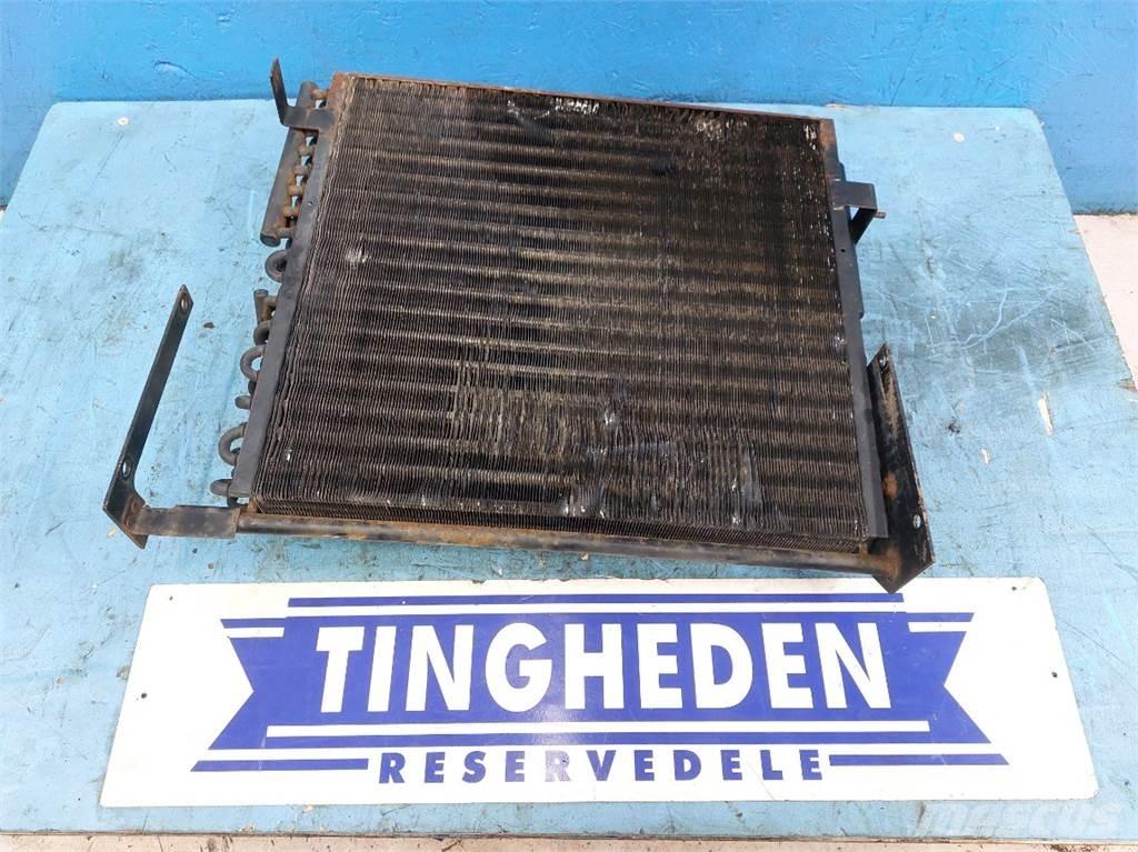 Ford 8630 散熱器/水箱