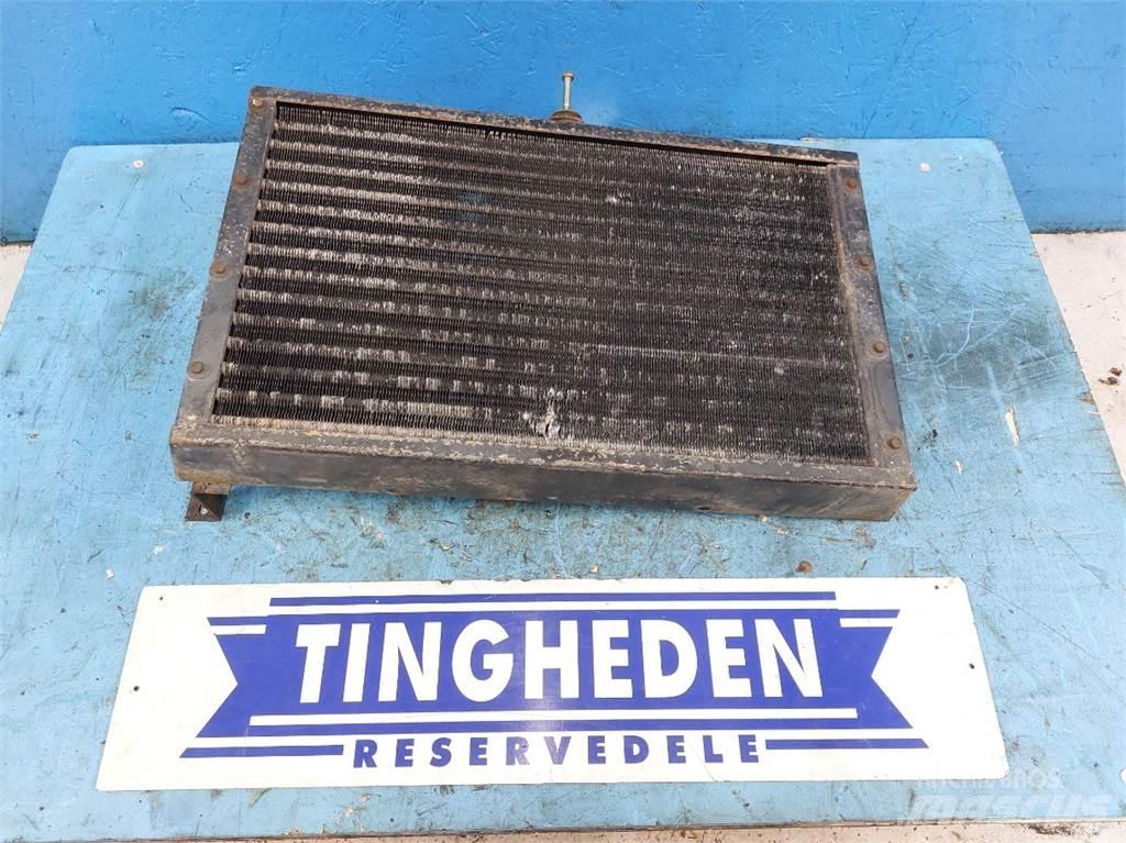 Ford 8670 散熱器/水箱