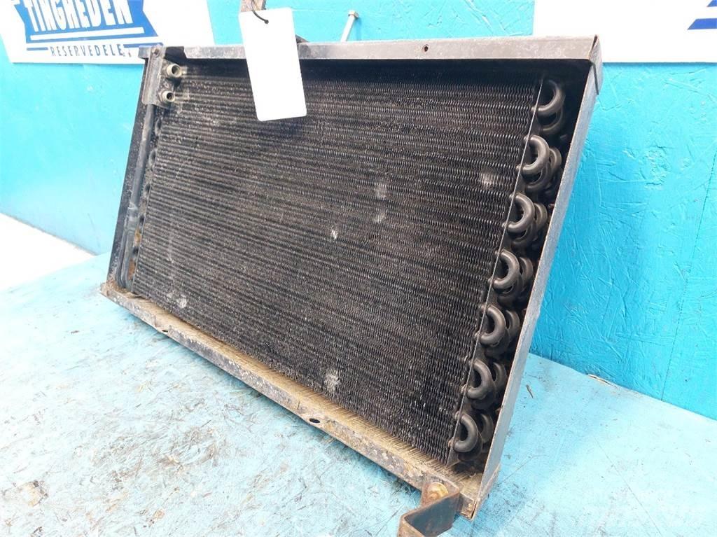 Ford 8670 散熱器/水箱