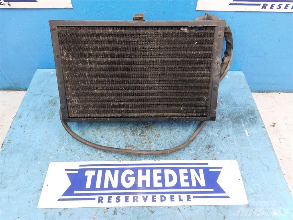 Ford 8670 散熱器/水箱