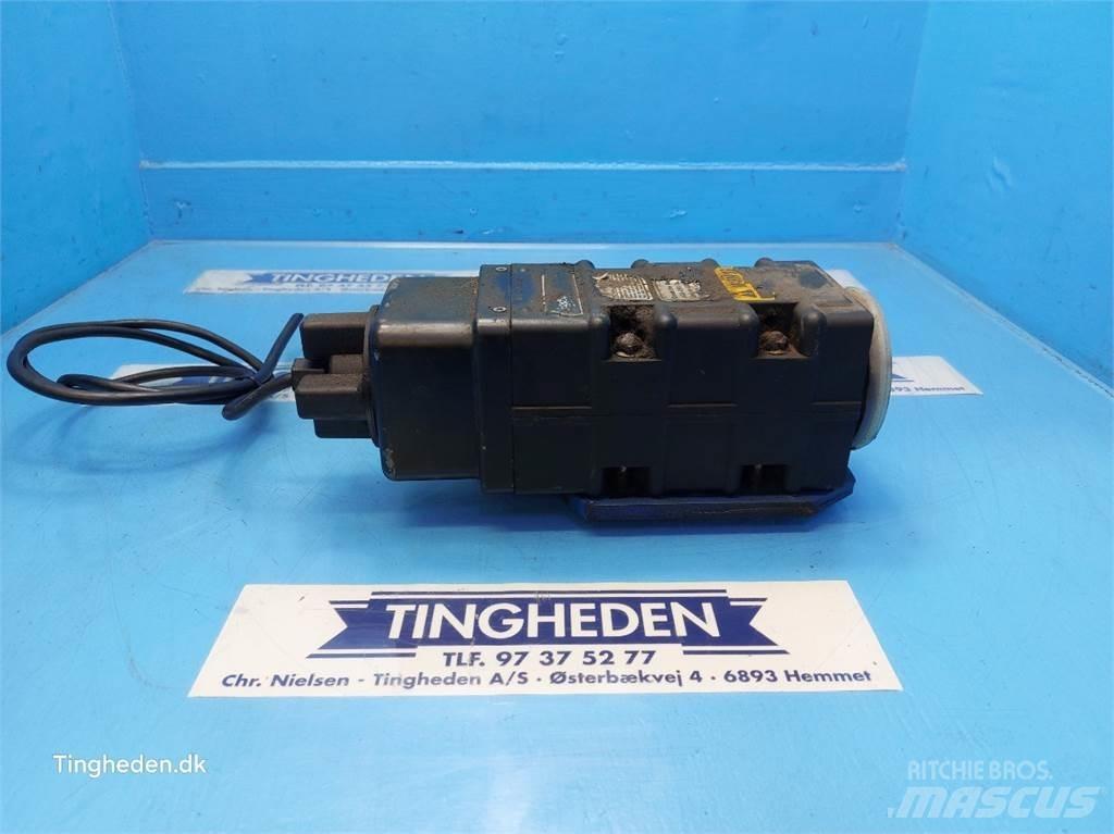 Ford TW15 電子設備