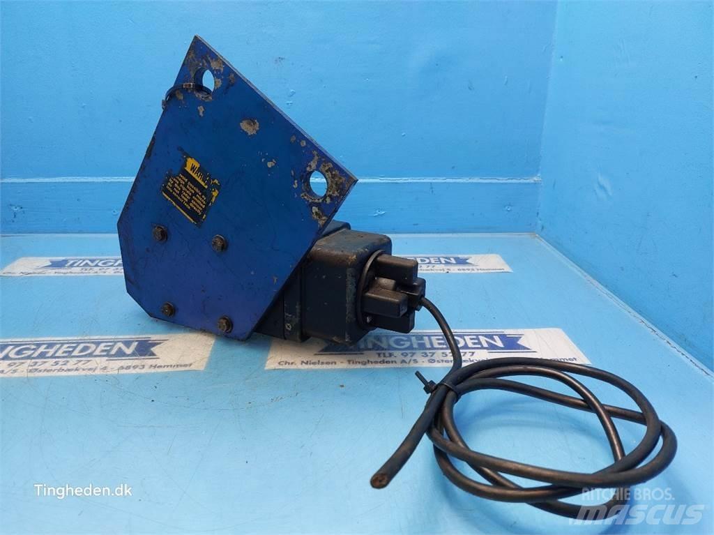 Ford TW15 電子設備