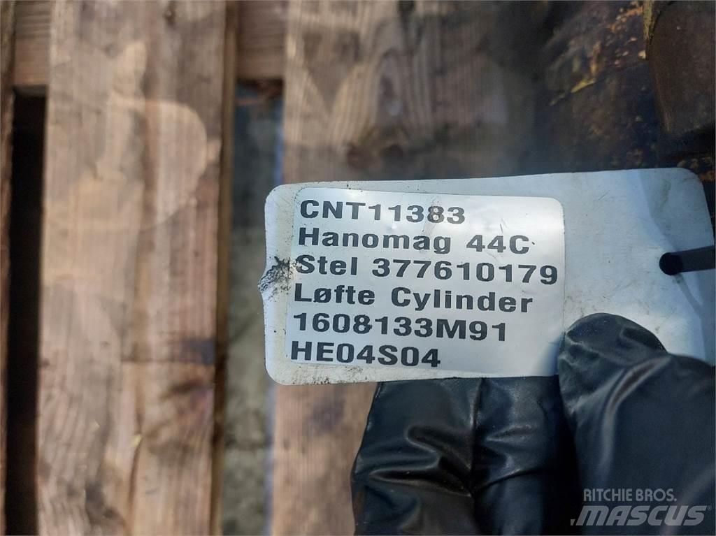  Hannonag 44C 吊桿和鏟斗