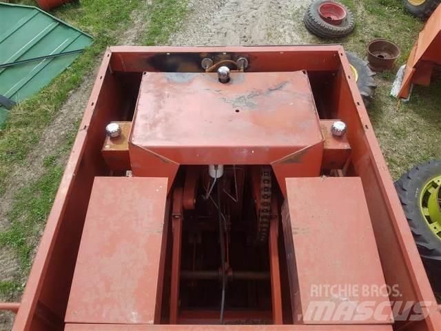 Hesston 4700 方形打捆機