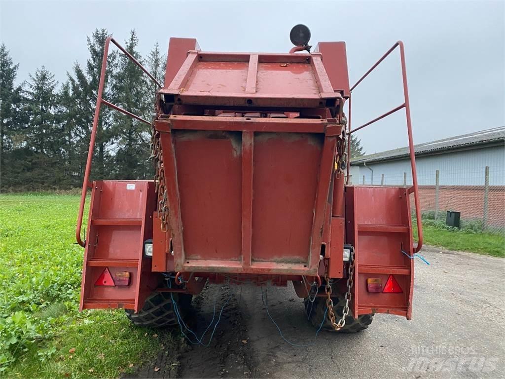 Hesston 4700 方形打捆機