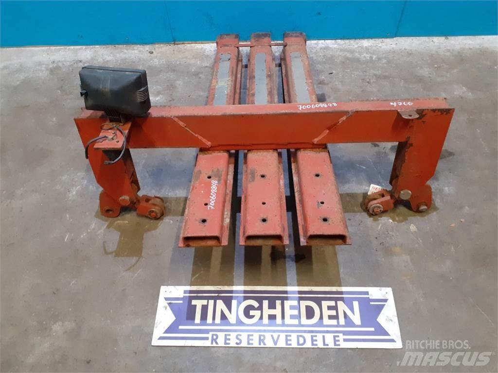 Hesston 4700 貨物鉗車
