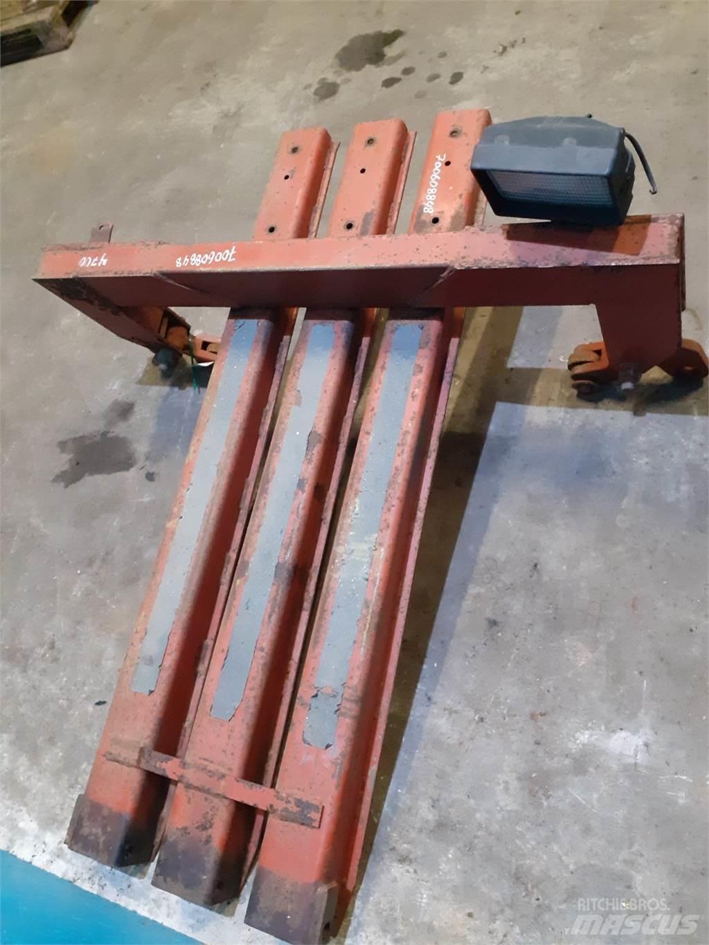 Hesston 4700 貨物鉗車