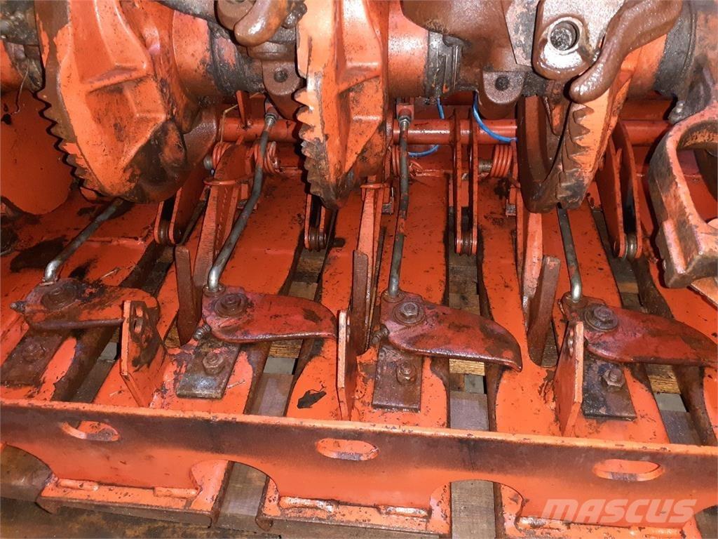 Hesston 4700 其他牧草收穫設備