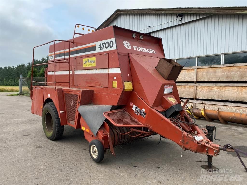 Hesston 4700 方形打捆機