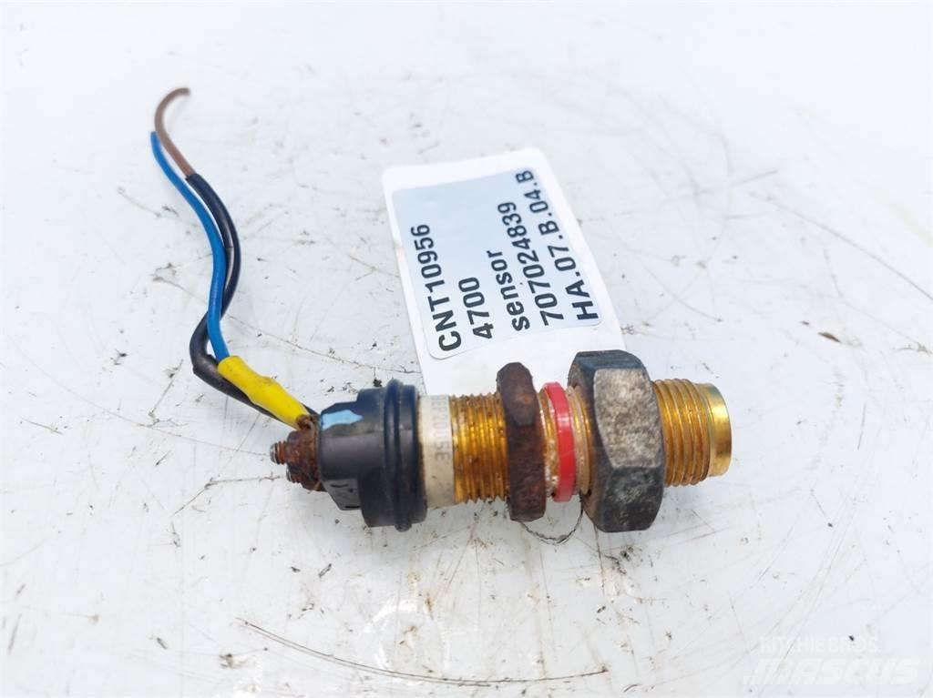 Hesston 4700 電子設備