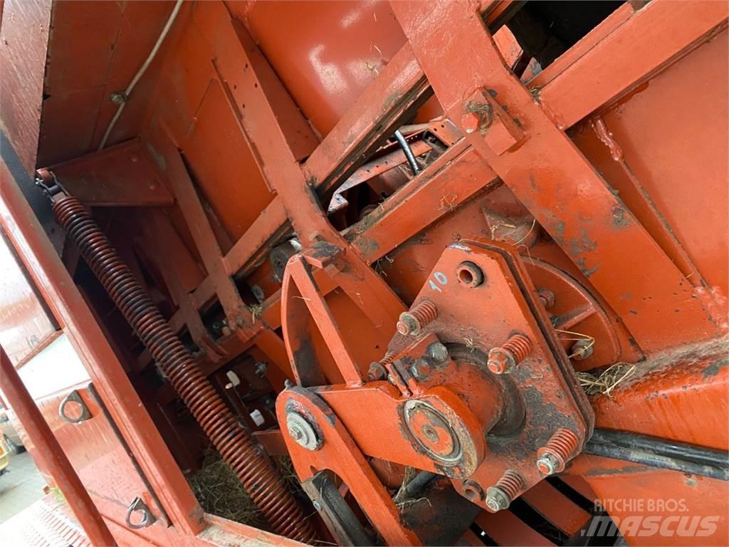 Hesston 4700 方形打捆機