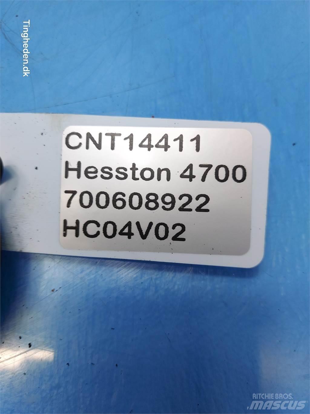 Hesston 4700 貨物鉗車