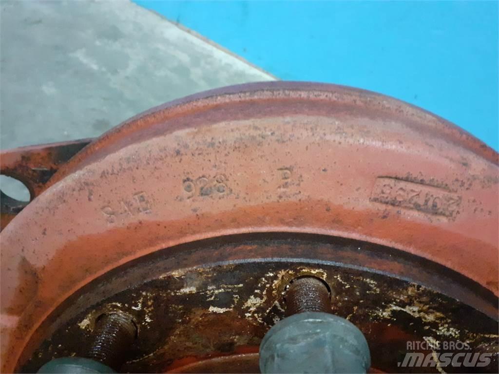 Hesston 4900 軸