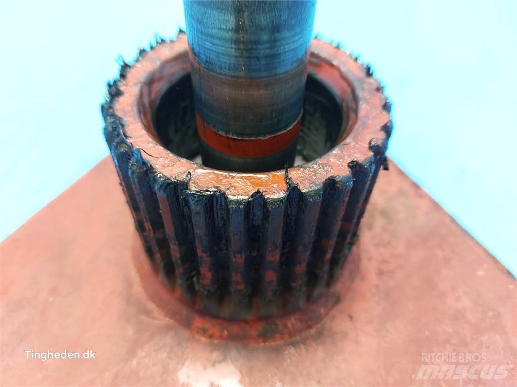 Hesston 4900 傳動裝置