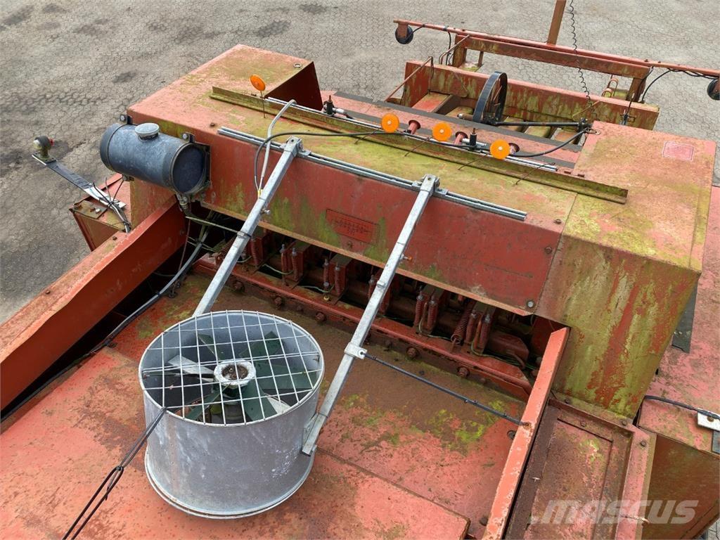 Hesston 4900 方形打捆機