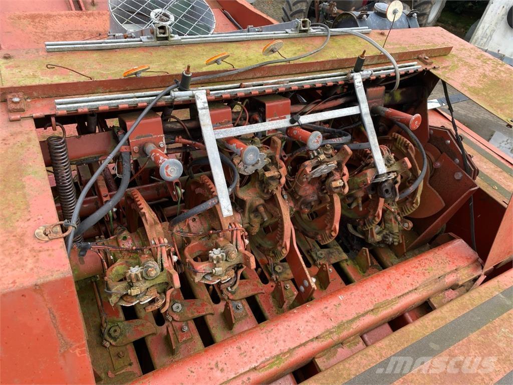 Hesston 4900 方形打捆機