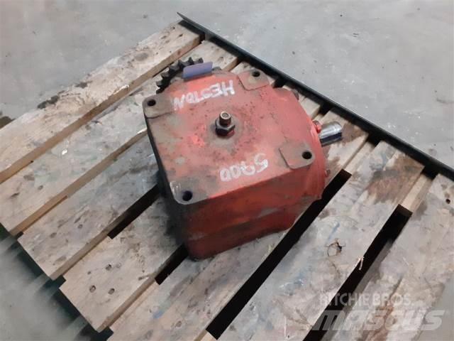 Hesston 5700 傳動裝置