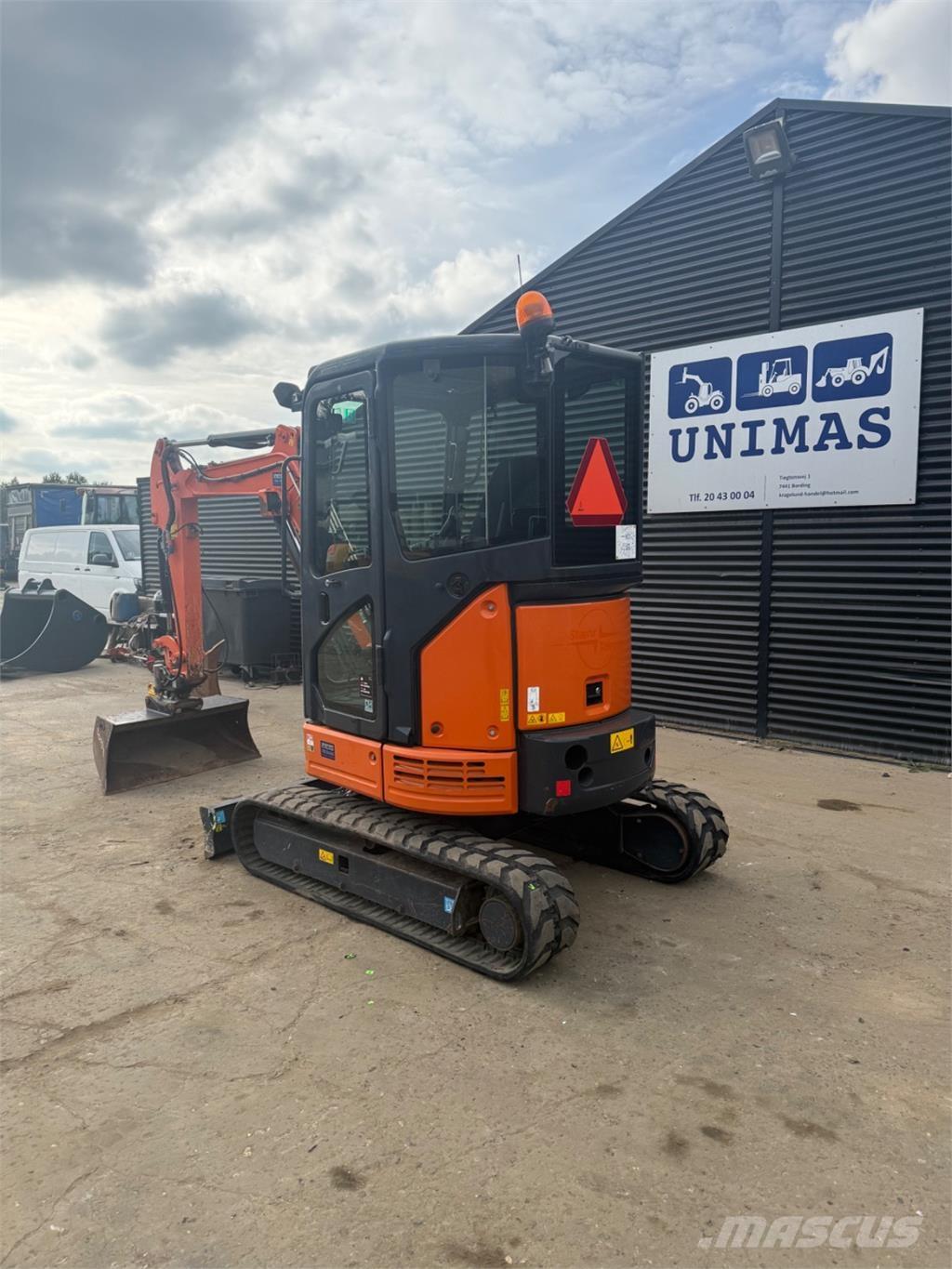 Hitachi ZX26U 小型挖土機/掘鑿機<7t(小型挖掘機)