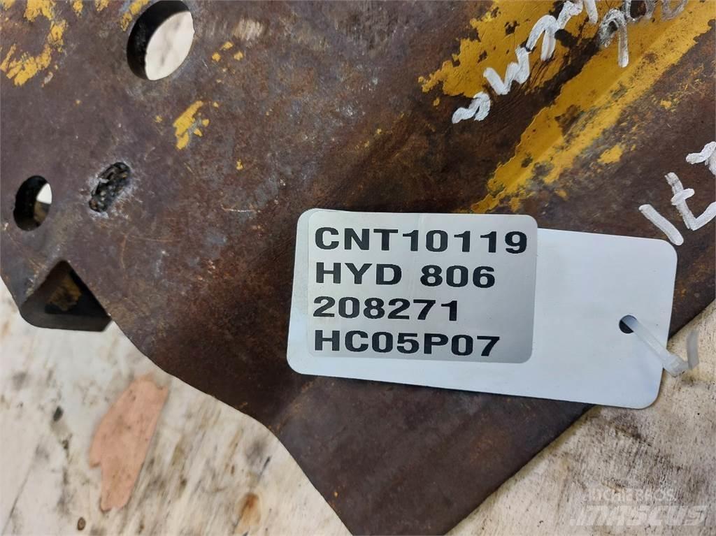 Hydrema 806 駕駛室與內部